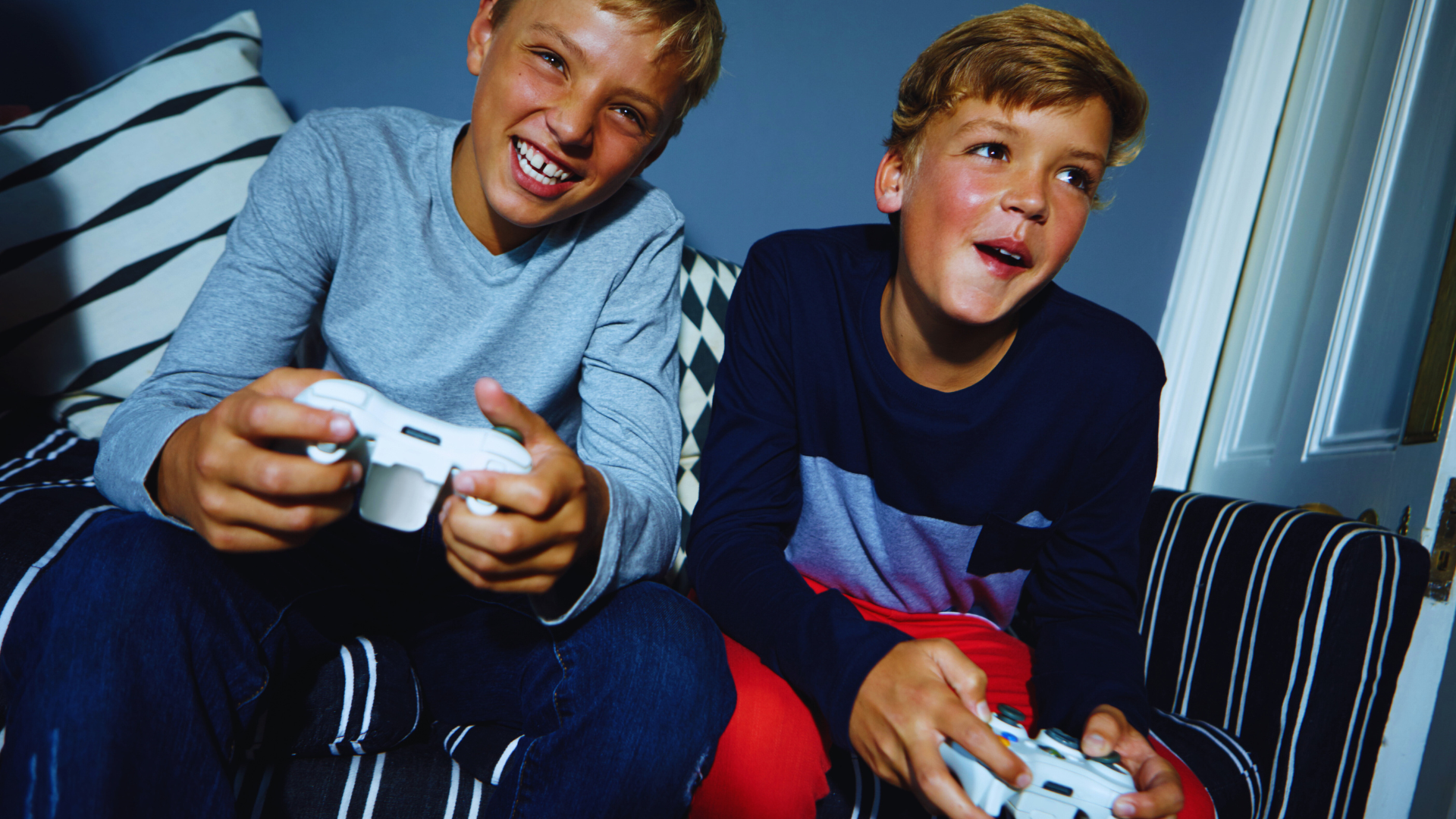 How Multiplayer and Single Player Experiences Compare for Long-Term Enjoyment: A Clear Comparison of Longevity, Engagement, and Replay Value